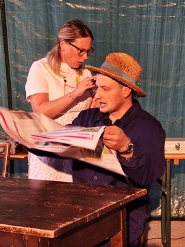 S skečem o medvedu v vasi sta občinstvo navdušila David Puškarič in Irena Grilc